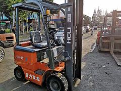 柴油二手叉车交易，二手叉车10吨多少钱