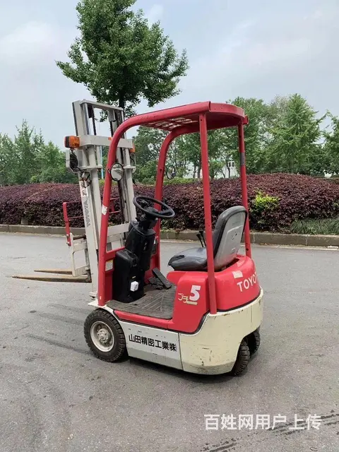 出售进货梯小型电动叉车，二手叉车进口车型的图片