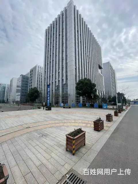 【搞定了！】（青庭 办公室转让）陆港小镇电商园区精装修办公室的图片