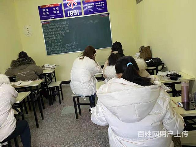 大利群对面绿苑商场四楼中级初级会计考证学习的图片