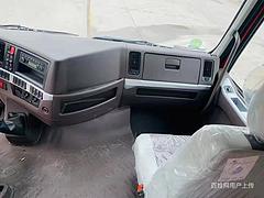 解放单桥8-10吨单桥6.1米货箱随车吊 哪里买性价比高