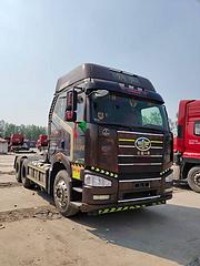 出售460马力二手解放J6P牵引车 国五 双驱轻体