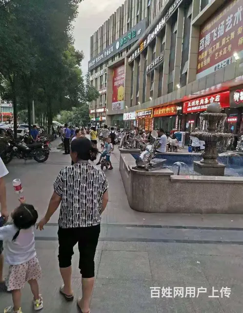 个人信息）临街万人小区餐馆优价转让的图片