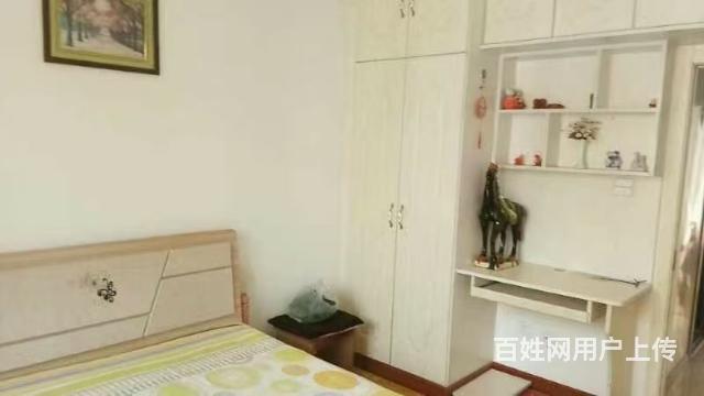 水岸华城小区五楼两室一厅精装修家电齐全的图片