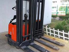 全进口电瓶叉车 二手1吨小松站立式电动叉车