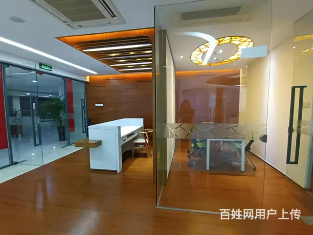湖里高新技术园四个隔间纯写字楼290平带办公家具精装修的图片