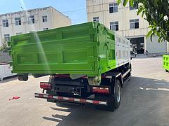 国6大运奥普力蓝牌7方勾臂垃圾车 车厢可卸式垃圾车