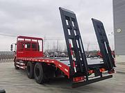 东风平板车 后八轮钩机拖板车 后八轮挖机运输车 价格