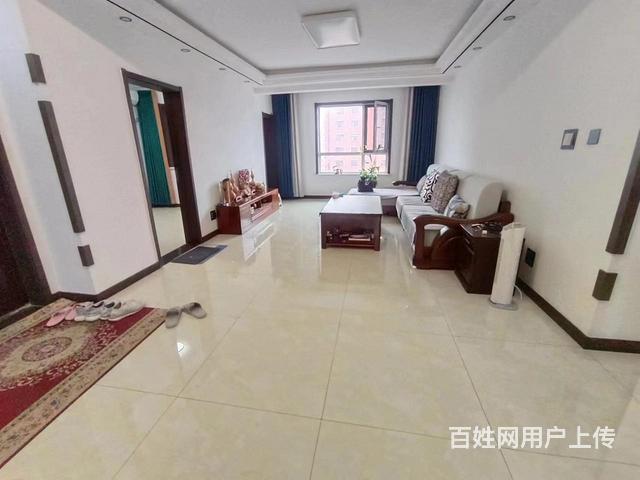 世龙城11楼，128平，三室两厅，带子母车位的图片