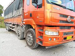 东风柳汽霸龙前四后八载货车，350马力