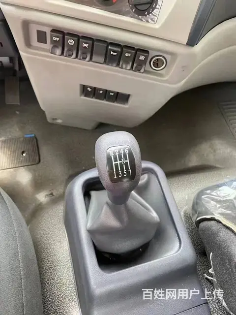 国六东风天锦小三轴运油车，工地 - 图片 6