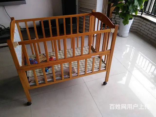 自贡二手婴儿床，居家实木可移动婴儿床 - 图片 4