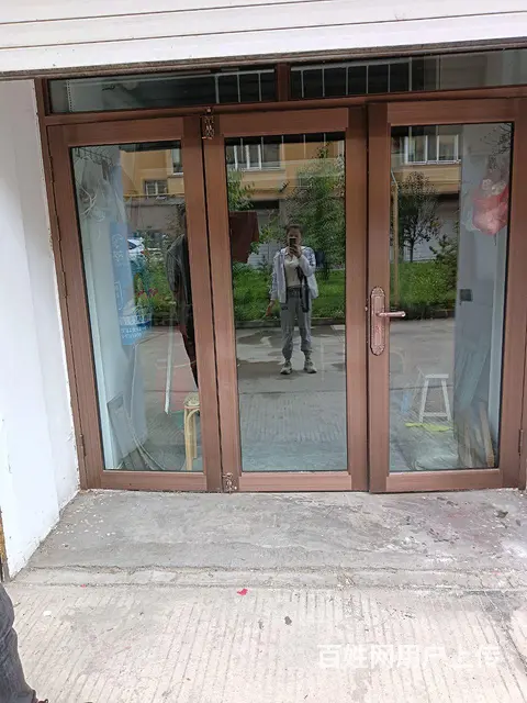 车库吉卖，已装修 - 图片 1