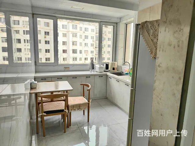 一中学区世纪花园三楼精装修短住拎包入住 - 图片 1