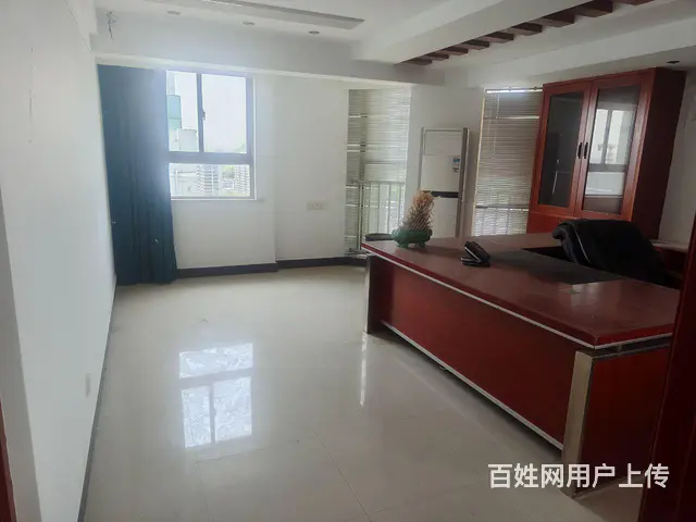 百川财富广场商住楼出租，18层顶楼，面积150平米，三室一 - 图片 1