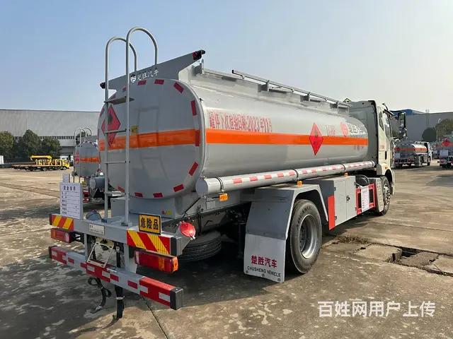 解放10吨油罐车 新型运油车结构合理价格美丽 - 图片 5