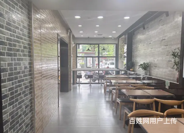 紧挨学校 人流量大 生意好做 随时来看 - 图片 1
