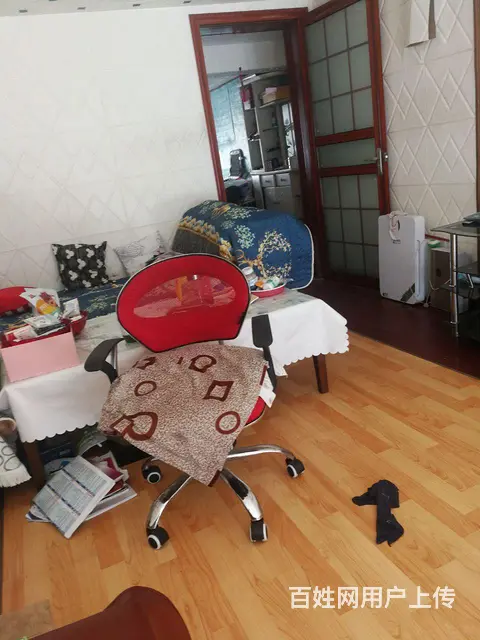 出租房一楼车库改装住房 - 图片 1