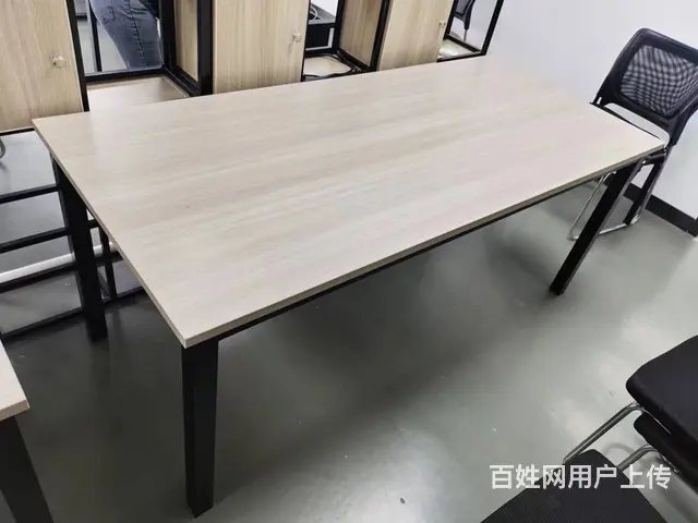 低价出售二手电脑桌椅，员工桌椅老板台会议桌沙发 - 图片 1