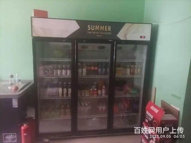低价出售三开门展柜 - 图片 3