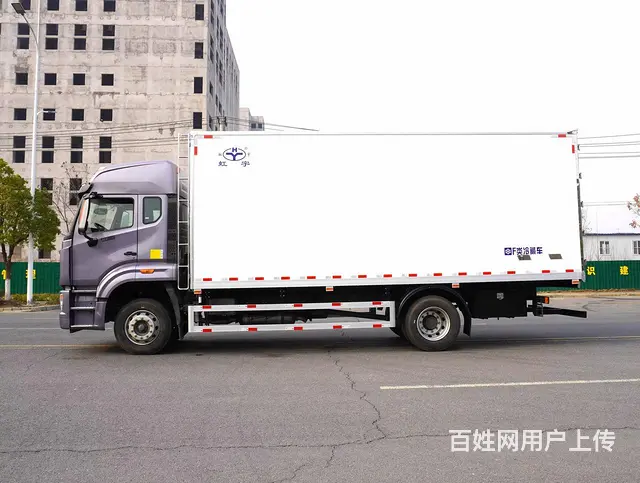 重汽6米8自动挡牛羊肉冷冻冷藏车可以拉多少吨冻货 - 图片 4