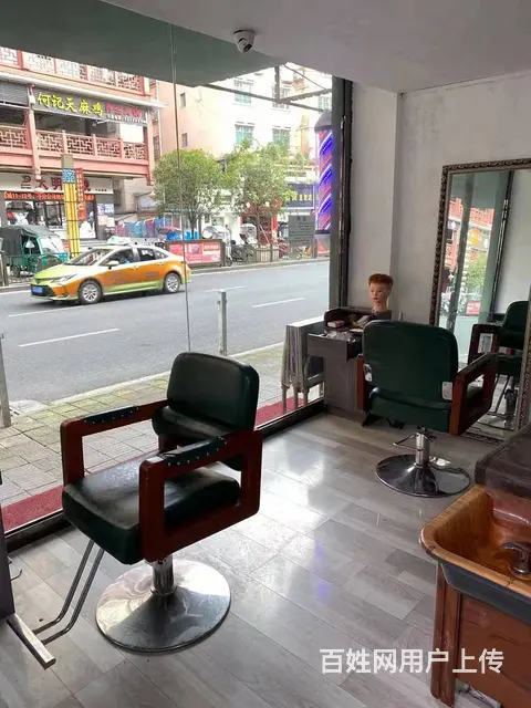 独山县中华北路70平美发店转让 - 图片 1