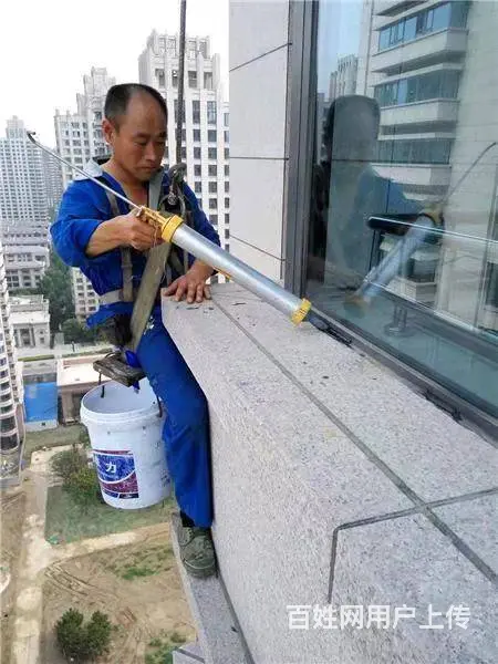 沈阳防水堵漏公司，楼顶伸缩缝漏雨，房檐反水维修 - 图片 1