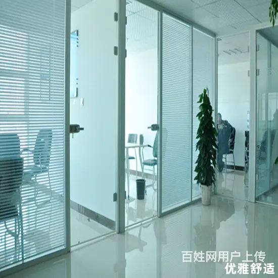 江苏玻璃隔断在现代简约风格的办公室中得到广泛应用 - 图片 2