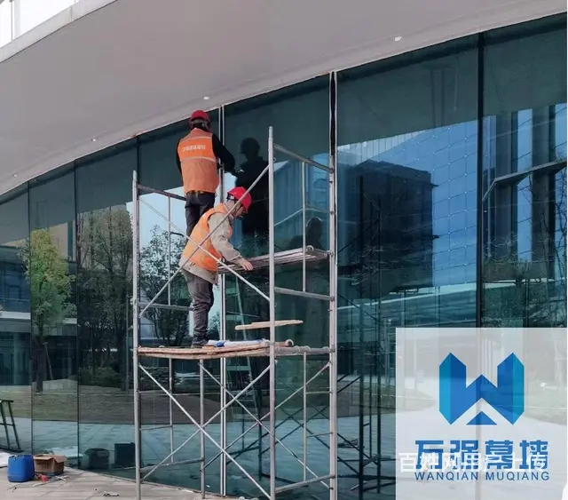 四川万强：成都玻璃幕墙拆除安装更换的专业流程呈现 - 图片 1