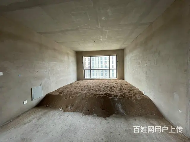 中央公园C区14楼，128平，三室二厅二卫，毛坯。86万过户 - 图片 1