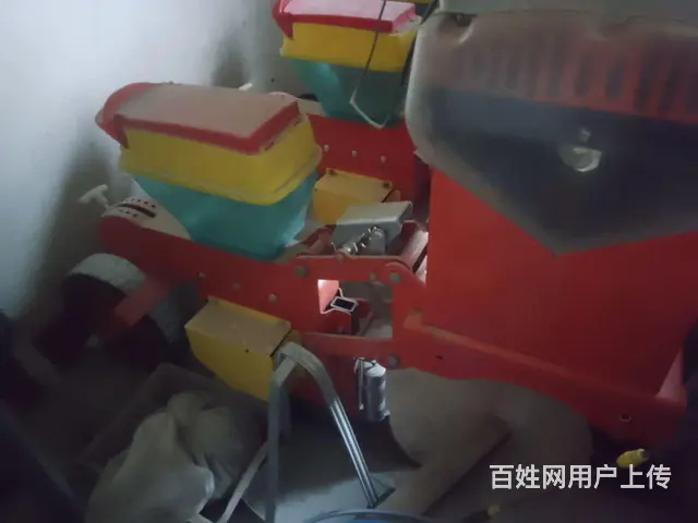 三台玉米播种机，一台粉碎机，一台12伏电动智能播种 - 图片 1
