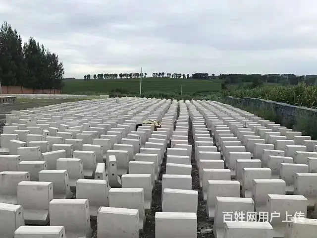 哈尔滨本地厂家批发生产水泥隔离墩道路护栏 - 图片 1