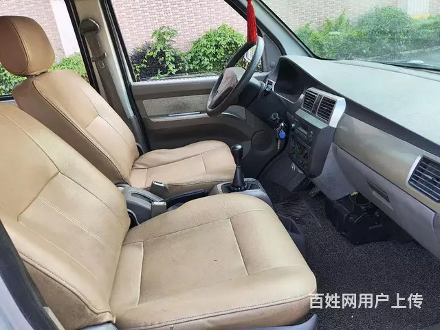 五菱荣光面包车7座 - 图片 6