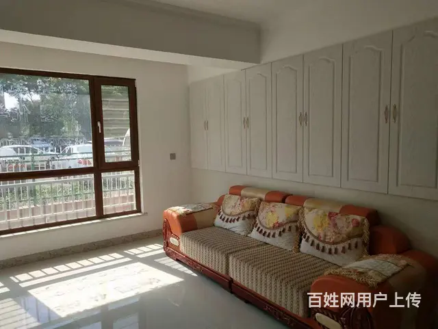 珠江华府1楼65平两室一，厅精装修，床，冰箱，热水器，沙发， - 图片 3