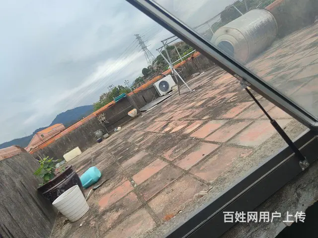 独立天台！独立楼梯，大客厅带两房！足面积！ - 图片 8