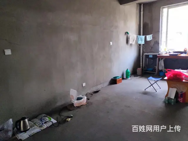 华资花园架空1楼三室两厅毛坯房含车库一起出售 - 图片 2