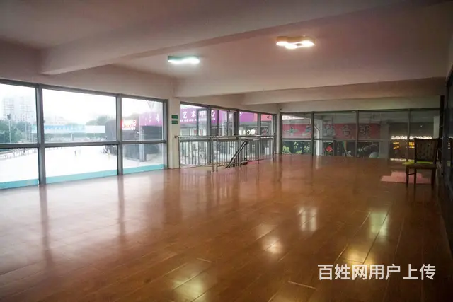 自带流量的100平米商铺出租 - 图片 2