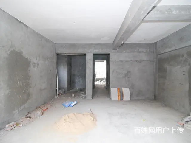 港龙上宾道联排别墅毛坯5房 带地下室花园 满两年单价6500 - 图片 6