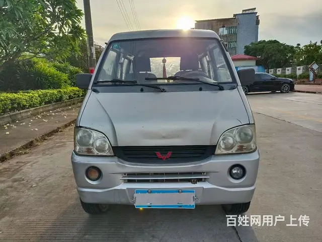 五菱之光面包车 - 图片 1