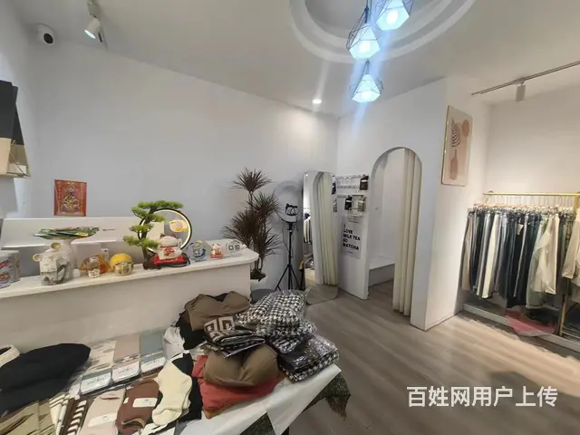 （极 致）大学旁精装修服装店！接手就可以营业不用重新投入 - 图片 9