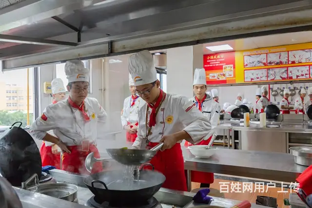 学厨师的职业学校 - 图片