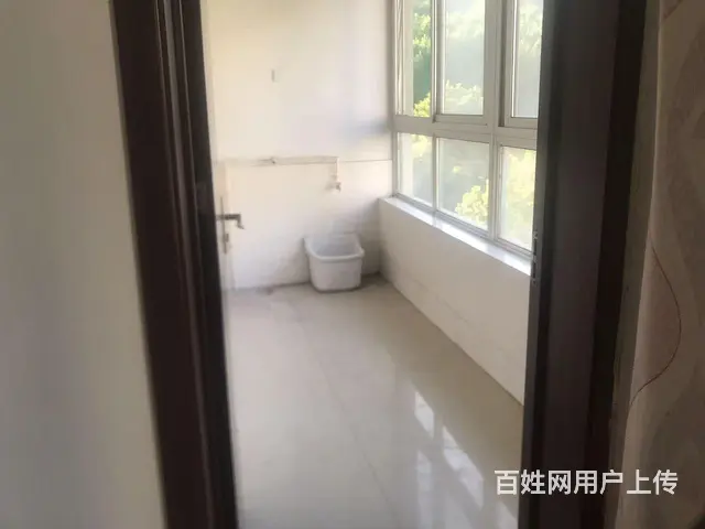 东景新村房租出租，带车库 - 图片 4