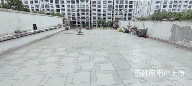 看过来！送超大露台！只此一套，精装三房，领包入住 - 图片 1