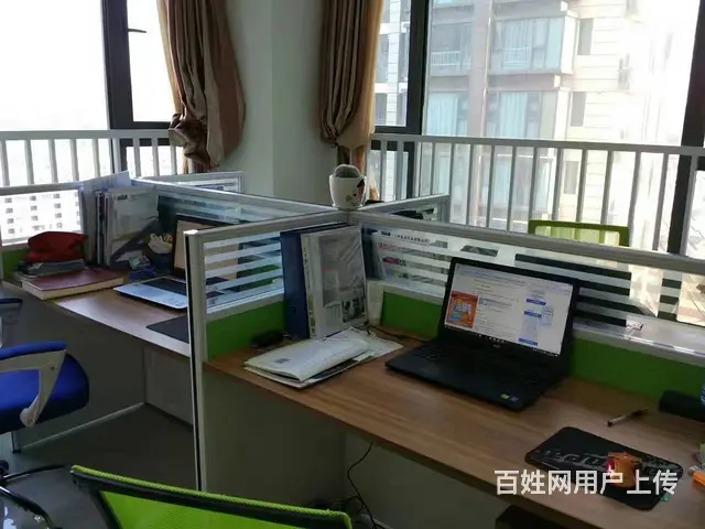 转让四个座位屏风隔断办公桌椅一套。 - 图片 1
