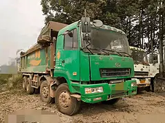 16年华凌搅拌车 ∪型货箱  6.2米