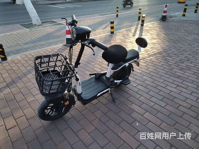 【搞定了！】原装48伏哈牛小滑板电动车时尚灵巧带牌的图片