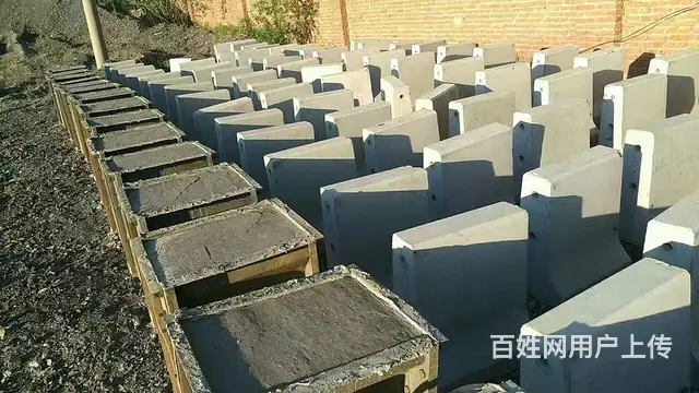哈尔滨本地厂家批发生产水泥隔离墩道路护栏 - 图片 3
