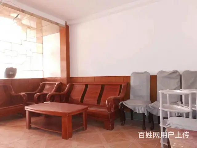 便宜出租 华茂街口腔医院附近三室一厅出租1500 - 图片 1