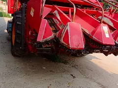 农户一手车，雷沃玉米收割机四行