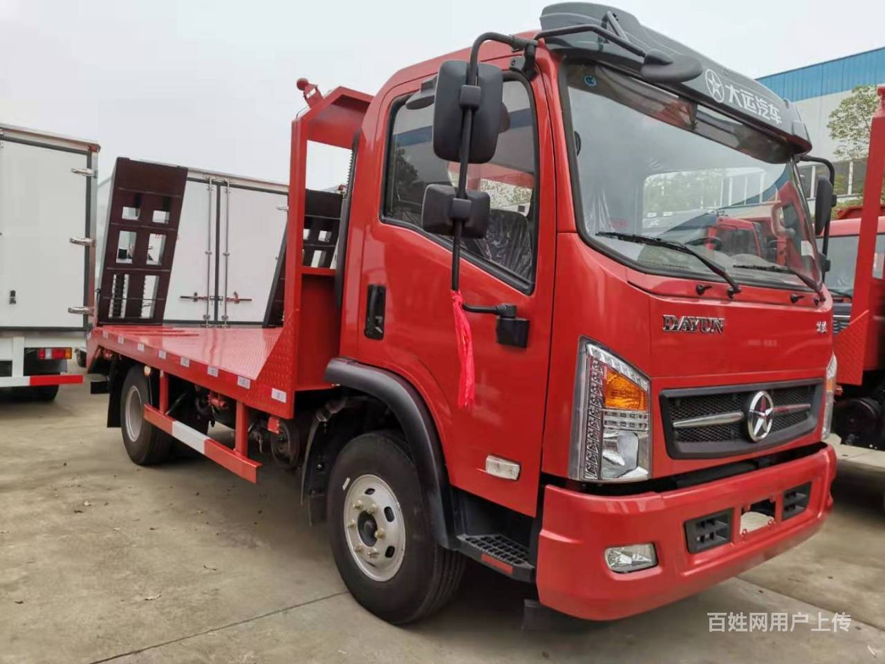 蓝牌平板运输车包上牌 大运平板车 国5有现车